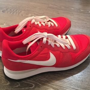 Red Nike sneakers! Excellent condition